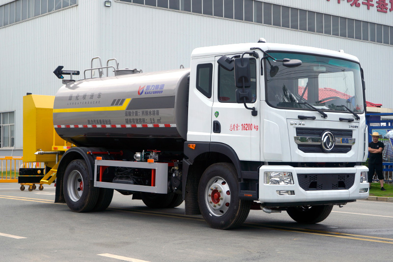 东风D9洒水防撞缓冲车(2000kg-100km/h)