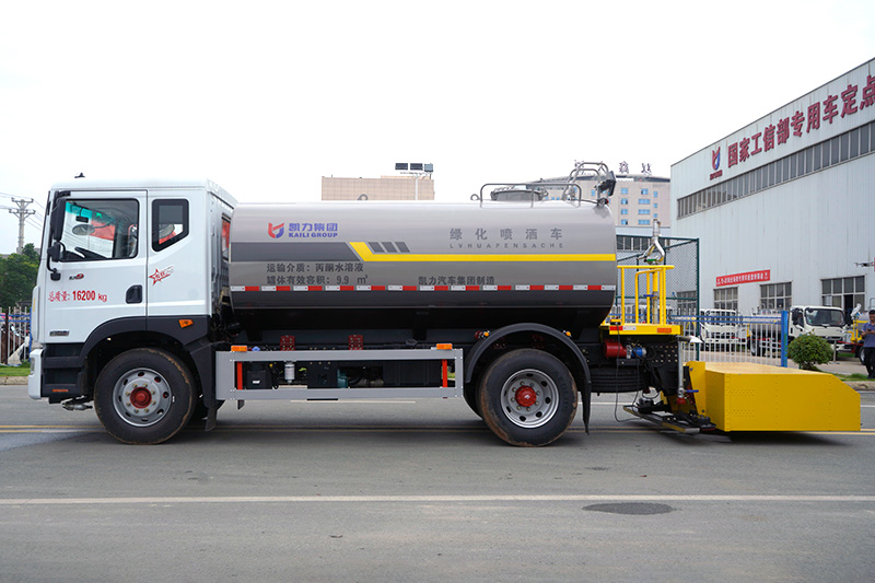 东风D9洒水防撞缓冲车(2000kg-100km/h)