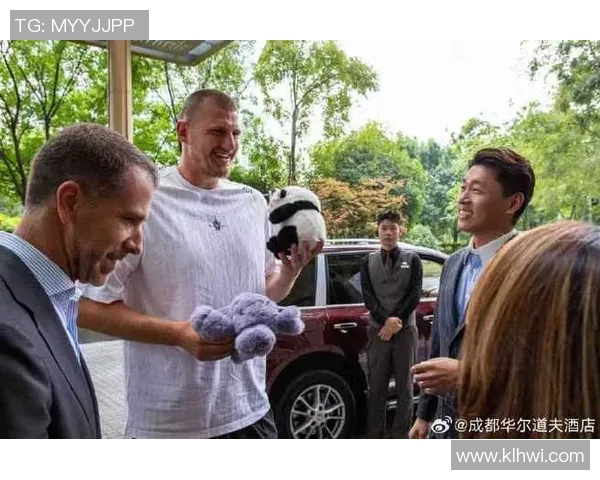 篮球明星中国行入住豪华酒店引发粉丝热议与媒体关注